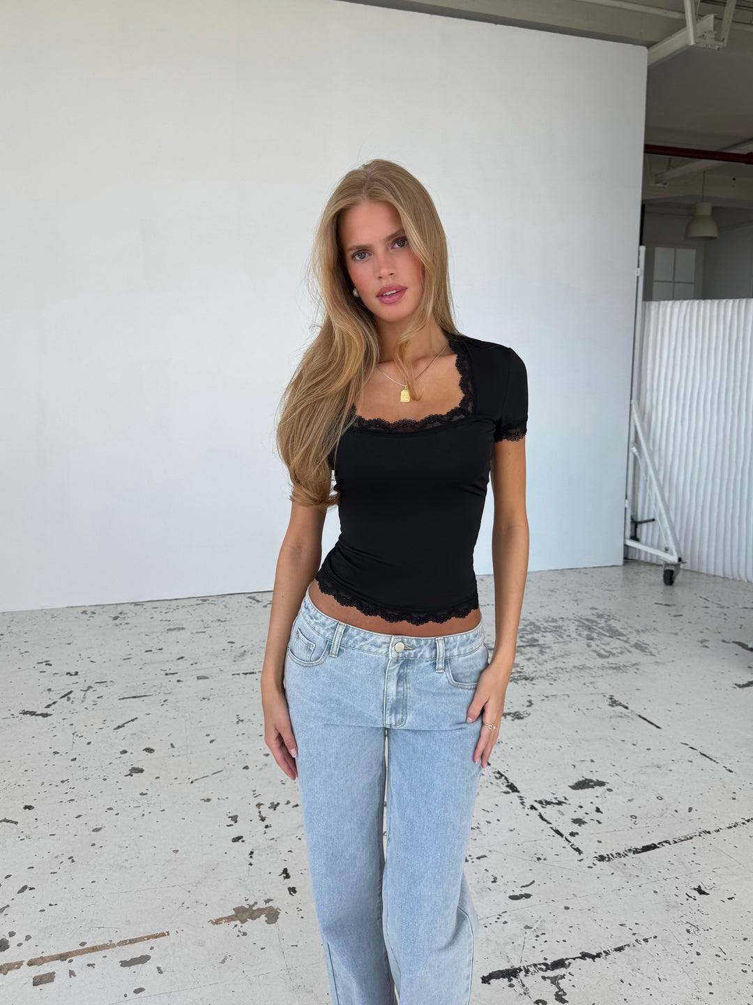 Blair basic lace tee - black