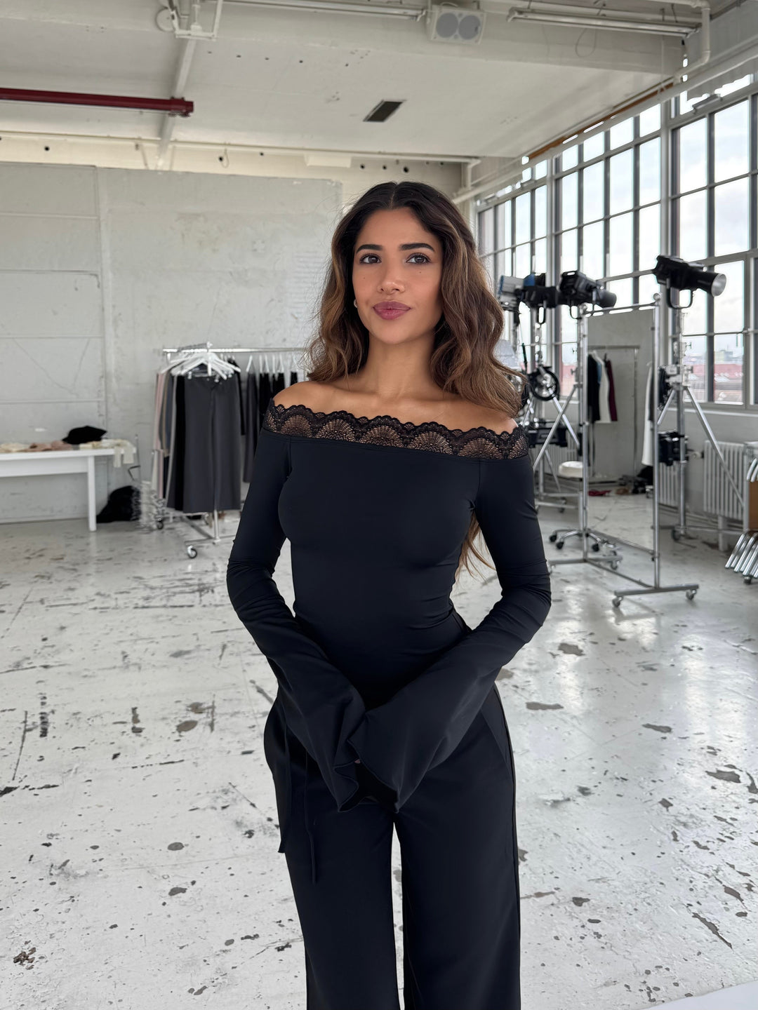 Bari Basic Lace Top – Black