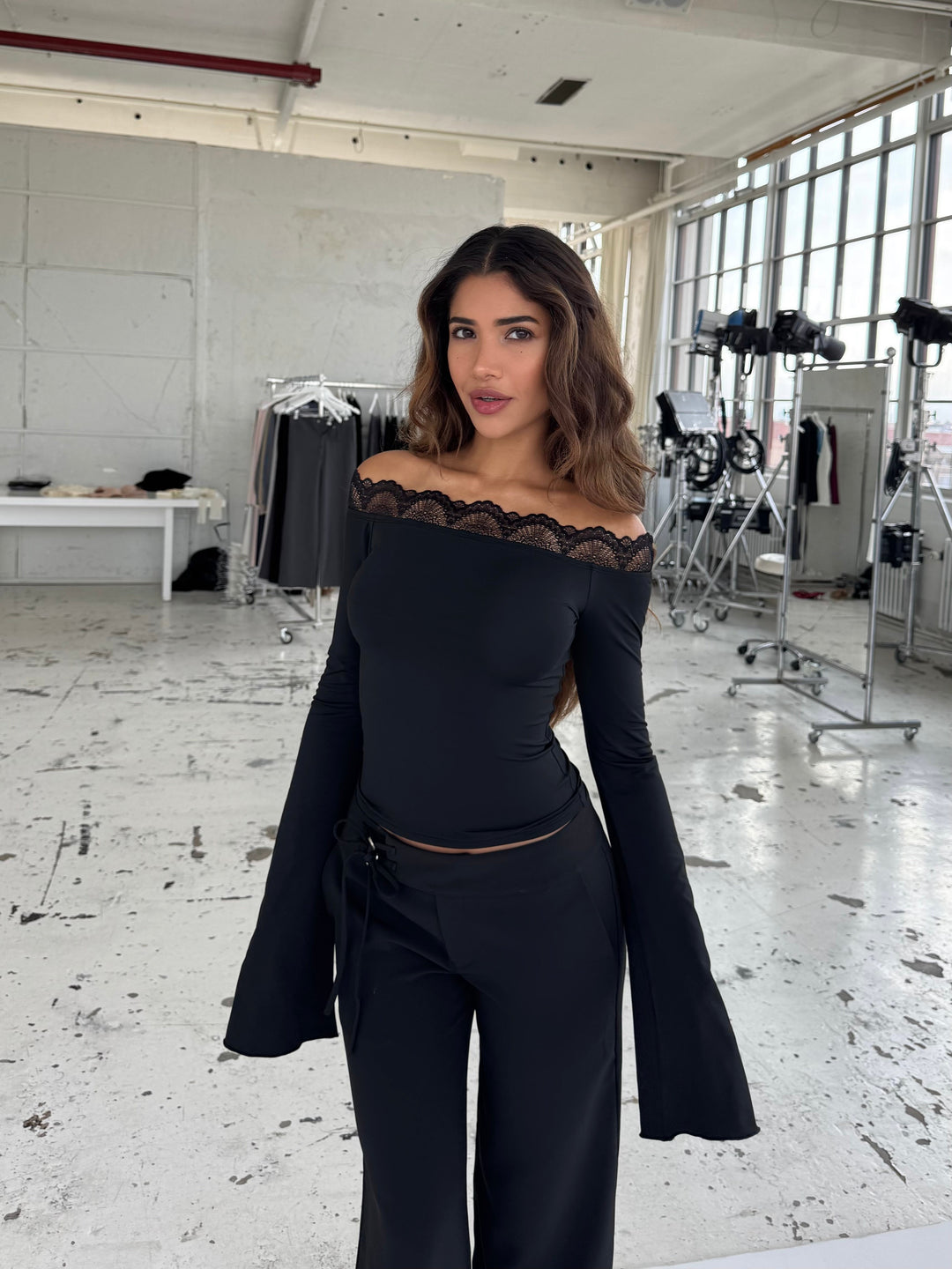 Bari Basic Lace Top – Black