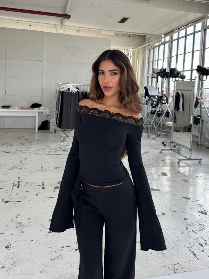 Bari Basic Lace Top – Black