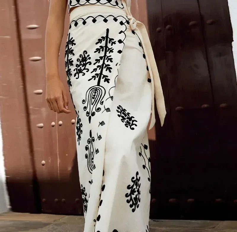 Solstice Vine Embroidered Set