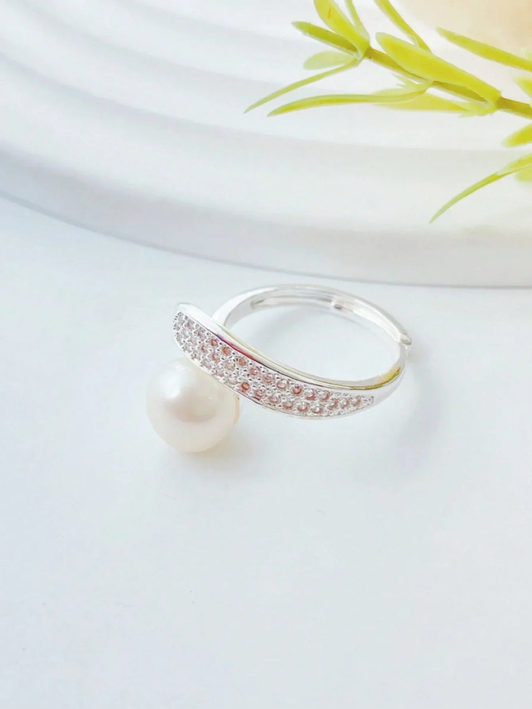 Multicolor Pearl Ring With Crystals For Daily Elegance