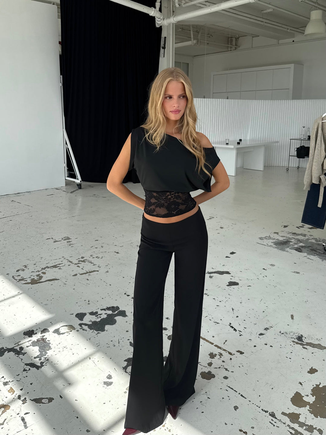 Flowy low waist pants - black