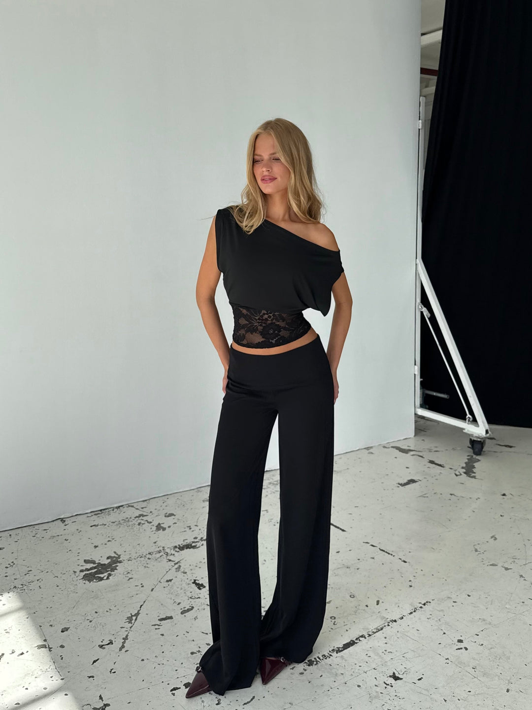Flowy low waist pants - black