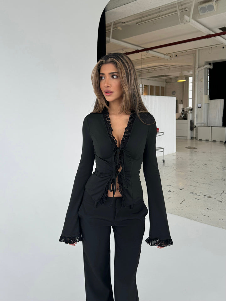 Trim lace basic top - black