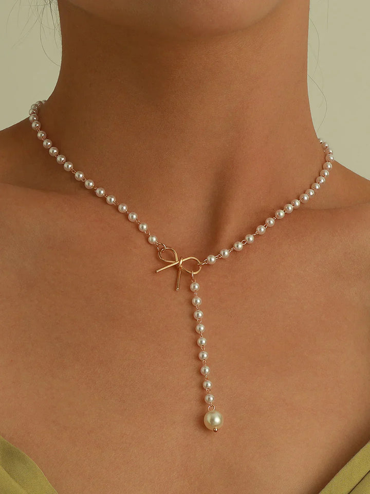 Elegant Bow and Pearl Pendant Necklace