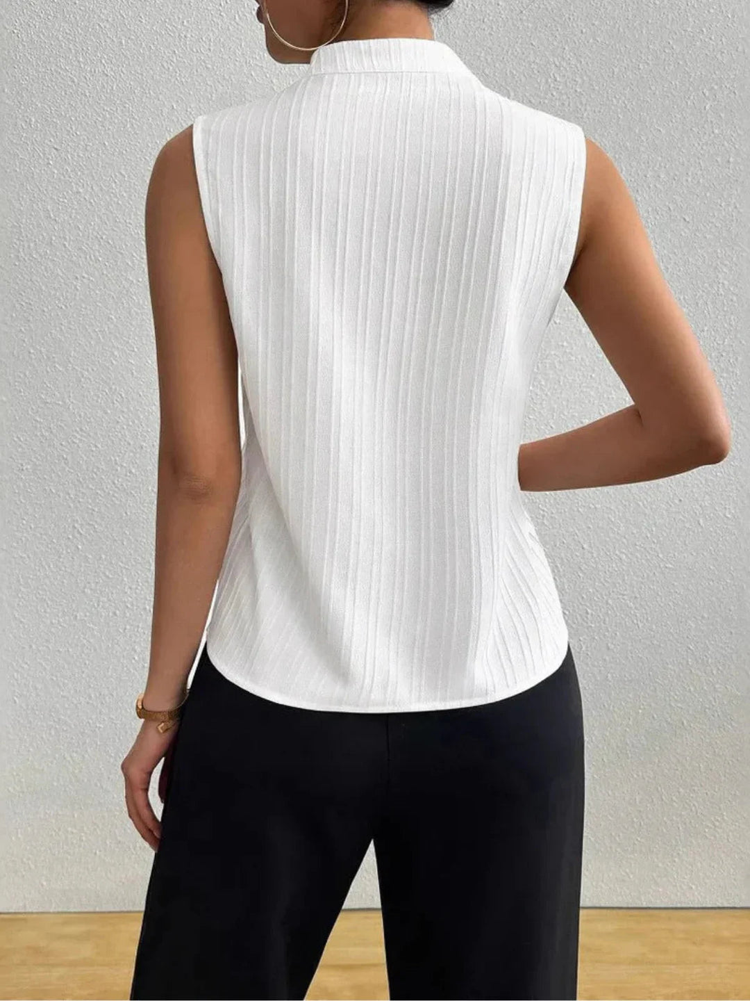Solid Color Slim-Fit Textured V-Neck Sleeveless Top