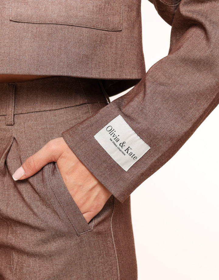 Brown STUDIO Cropped - Jasje