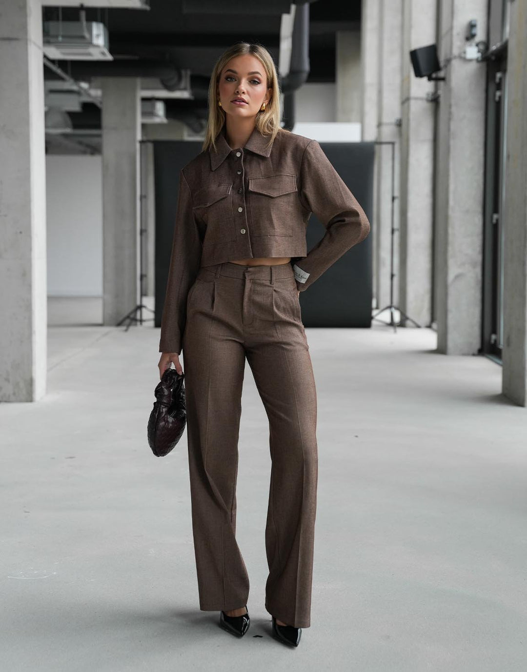 Brown STUDIO Cropped - Jasje