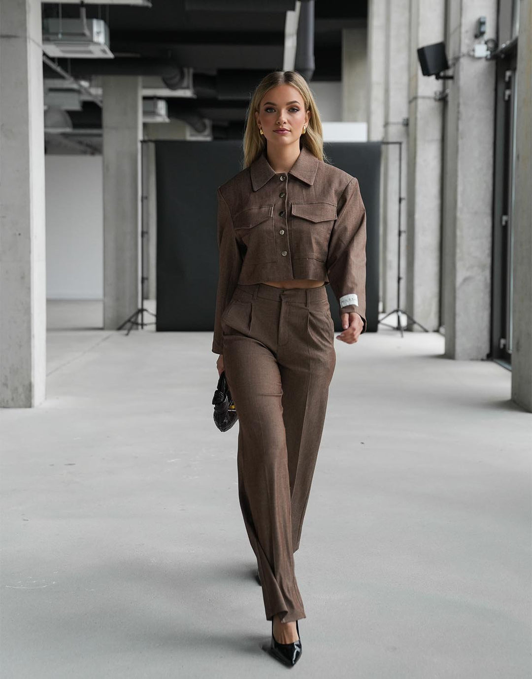 Brown STUDIO Cropped - Jasje